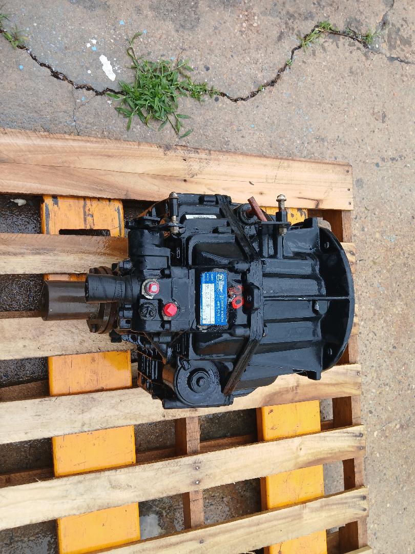 USED ZF HURTH MARINE TRANSMISSION GEARBOX HSW-630 V1 2.5 TO 1 RATIO