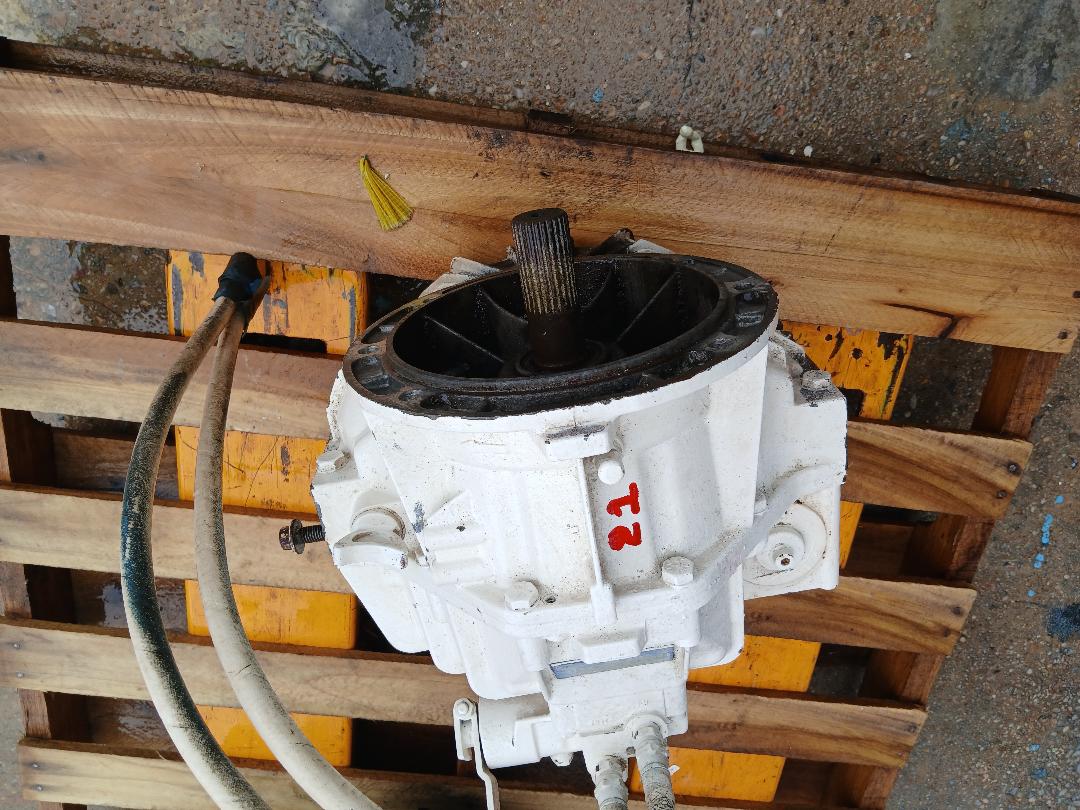 USED ZF HURTH MARINE TRANSMISSION GEARBOX HSW-630 A1 1.6:1 GEAR RATIO